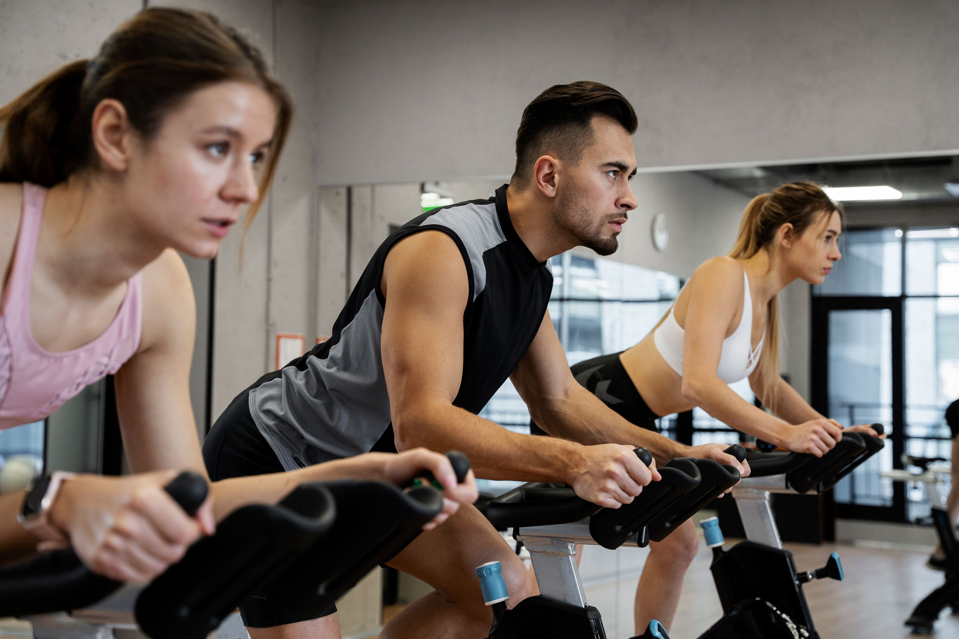 Musculação, sauna, spinning